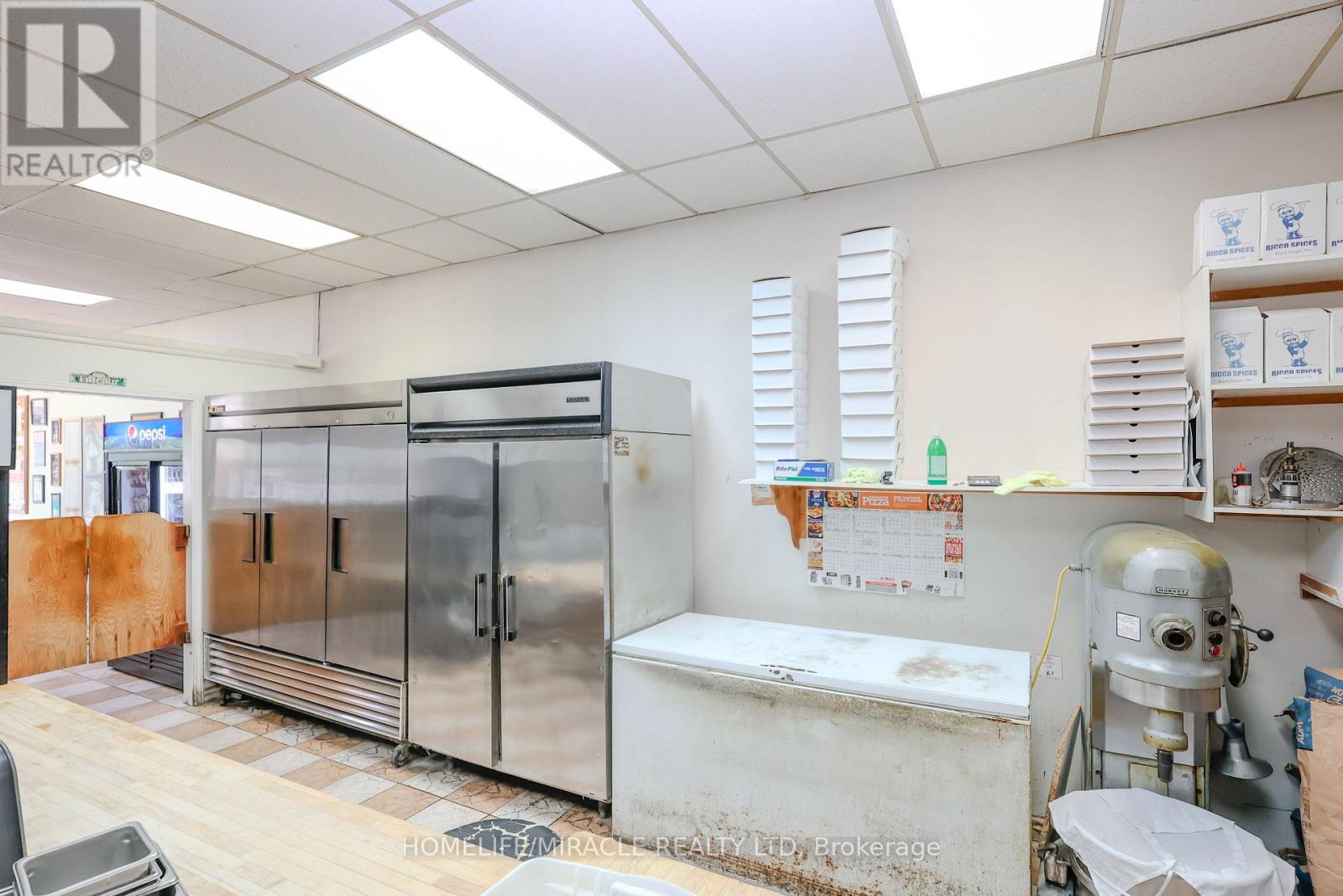 Photo 17 of 1146 Dufferin Avenue, Chathamkent ON