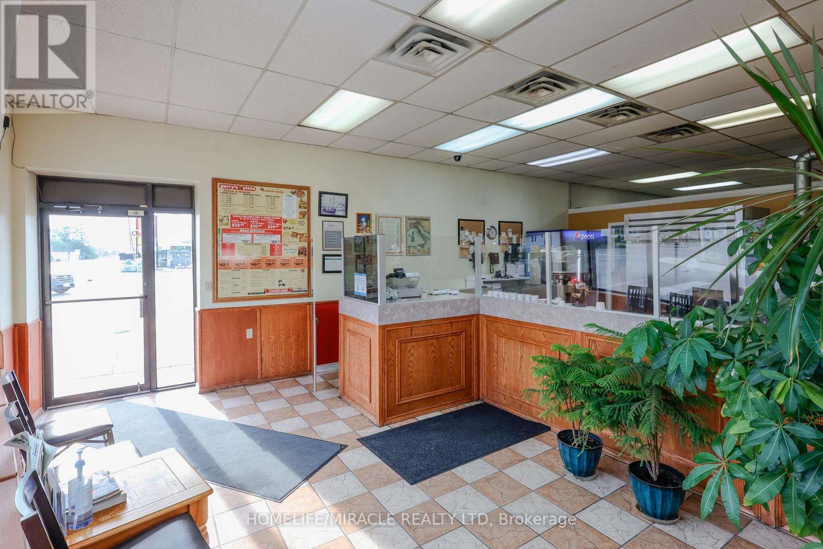 Photo 5 of 1146 Dufferin Avenue, Chathamkent ON