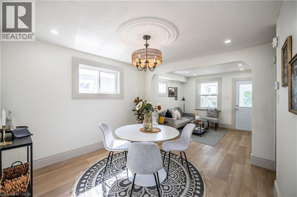 Photo 11 of 155 Picton Street E, Hamilton ON