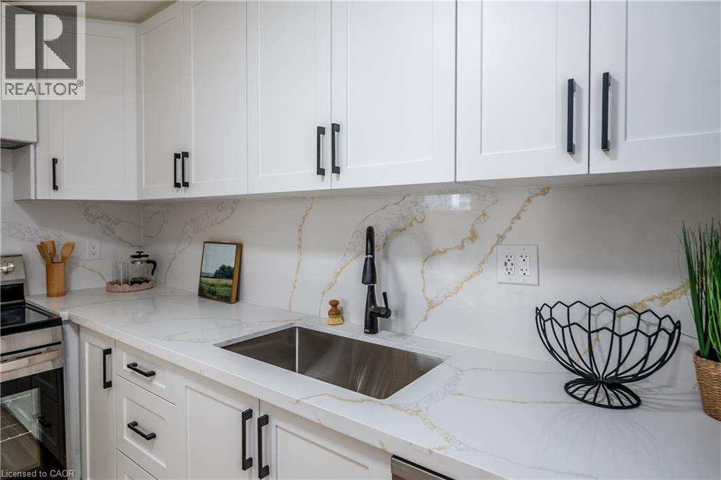Photo 17 of 155 Picton Street E, Hamilton ON