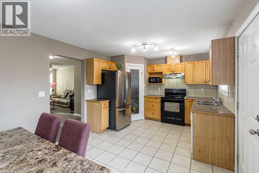 Photo 8 of 98 Tarawood Lane Ne, Calgary AB