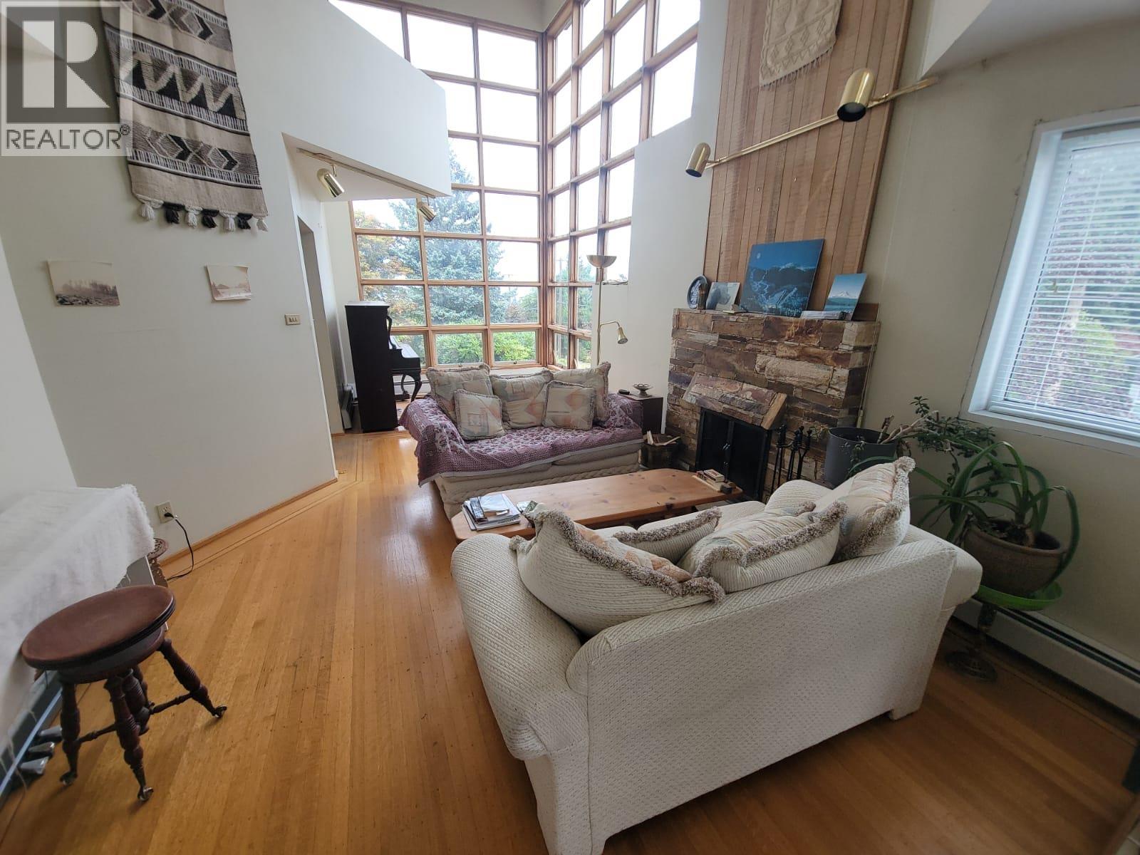 Photo 8 of 3804 W 14th Avenue, Vancouver BC
