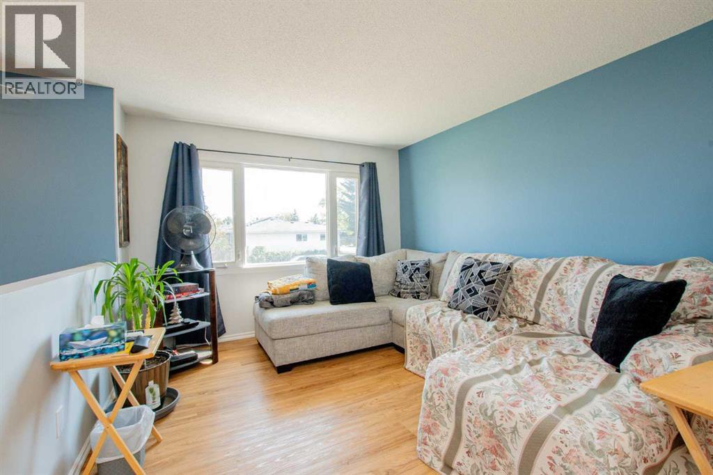 Photo 7 of 11808 98 Street, Grande Prairie AB