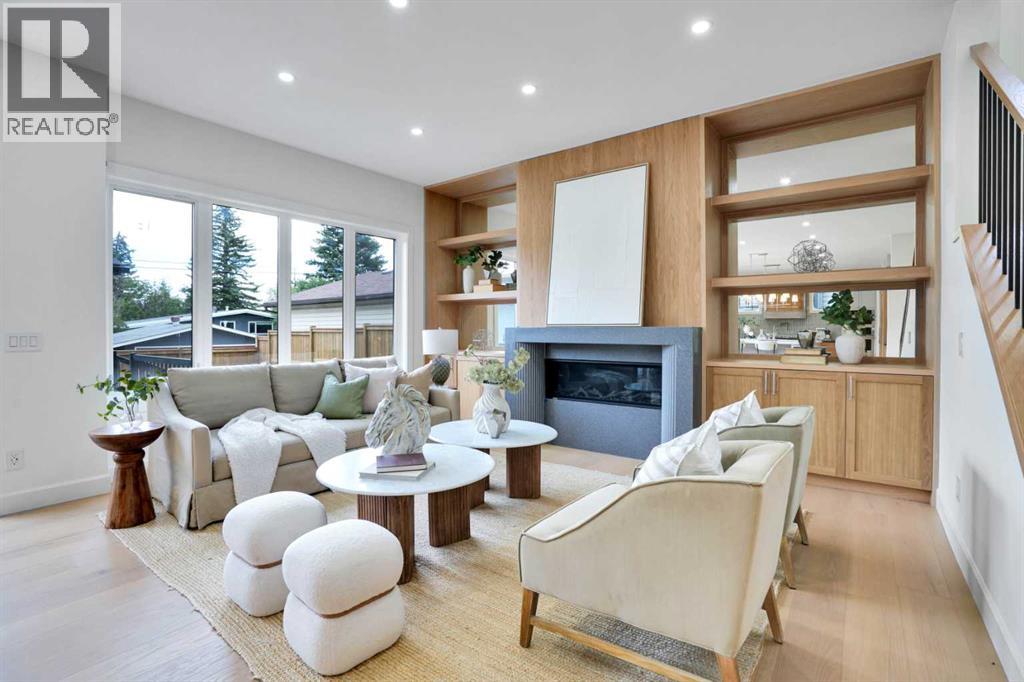Photo 9 of 6312 Lacombe Way Sw, Calgary AB