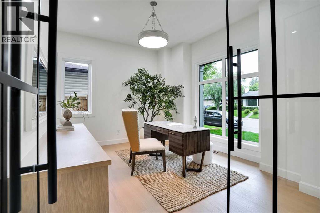 Photo 7 of 6312 Lacombe Way Sw, Calgary AB