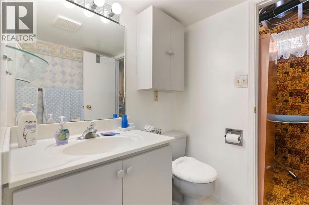 Photo 11 of 10535 Shillington Crescent Sw, Calgary AB