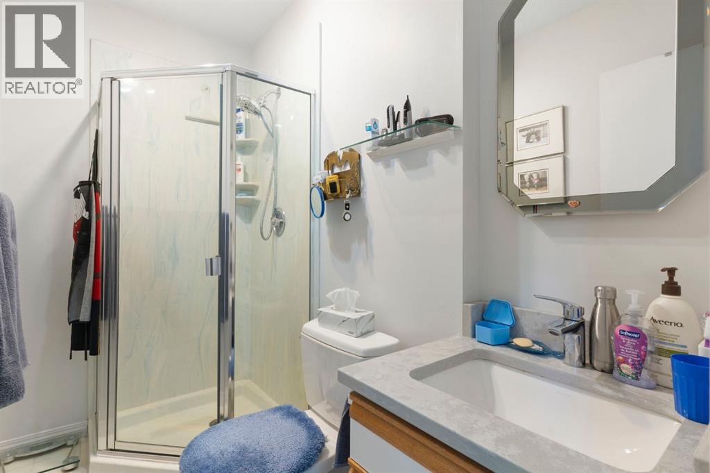 Photo 13 of 10535 Shillington Crescent Sw, Calgary AB