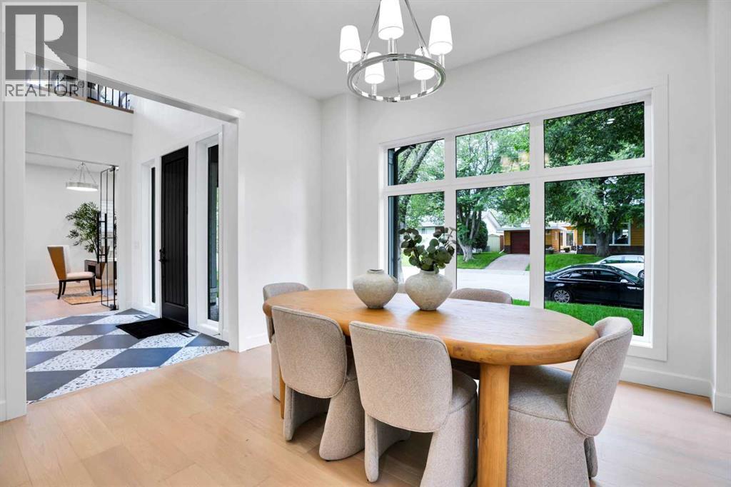 Photo 5 of 6312 Lacombe Way Sw, Calgary AB