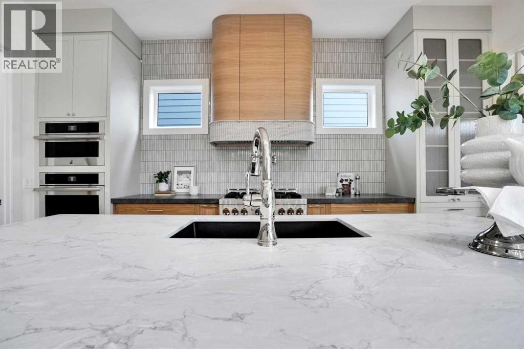Photo 14 of 6312 Lacombe Way Sw, Calgary AB