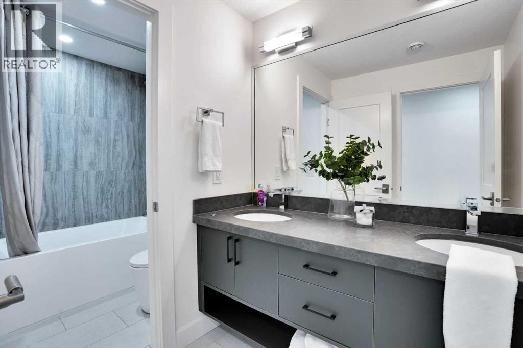 Photo 40 of 6312 Lacombe Way Sw, Calgary AB