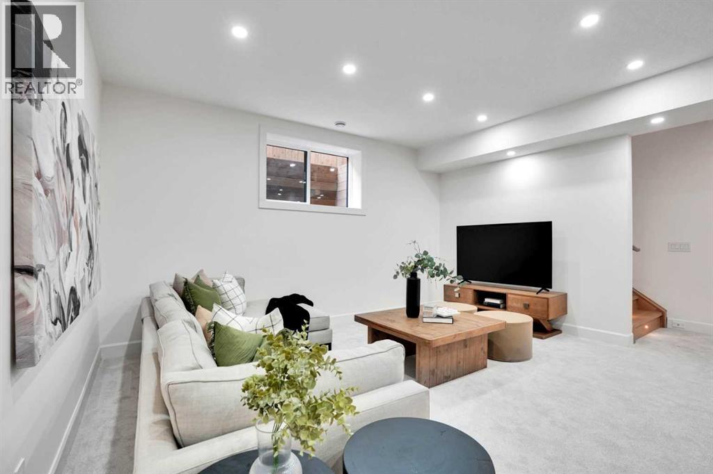 Photo 32 of 6312 Lacombe Way Sw, Calgary AB