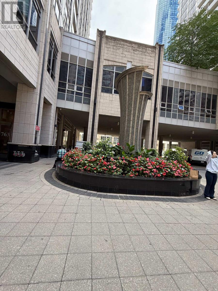 Photo 3 of 3513 761 Bay Street, Toronto ON