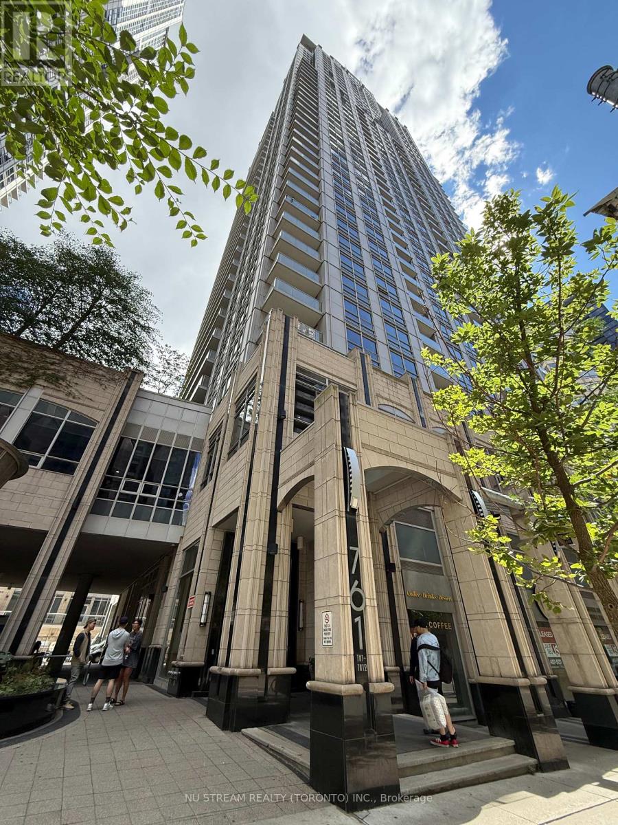 Photo 5 of 3513 761 Bay Street, Toronto ON