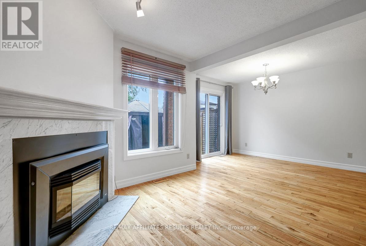 Photo 10 of 22 Hendrie Court, Ottawa ON