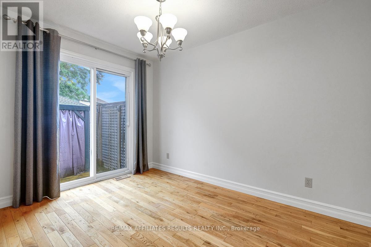 Photo 14 of 22 Hendrie Court, Ottawa ON
