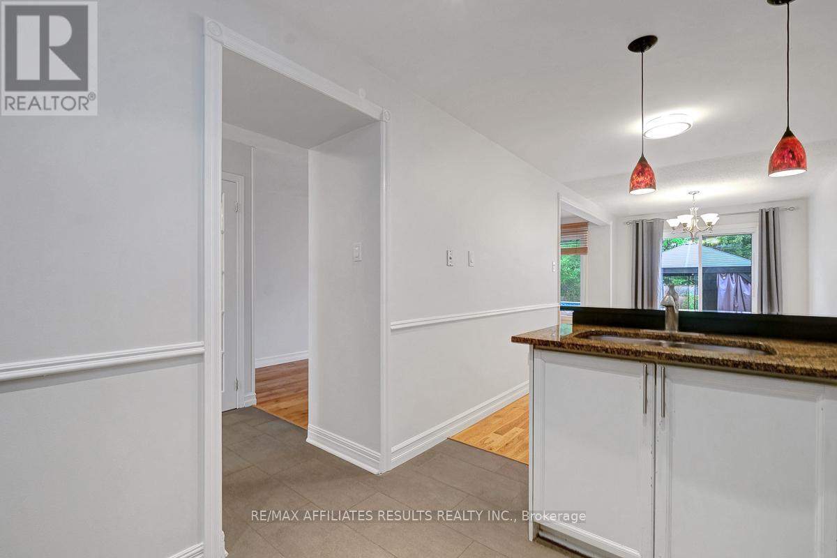 Photo 20 of 22 Hendrie Court, Ottawa ON