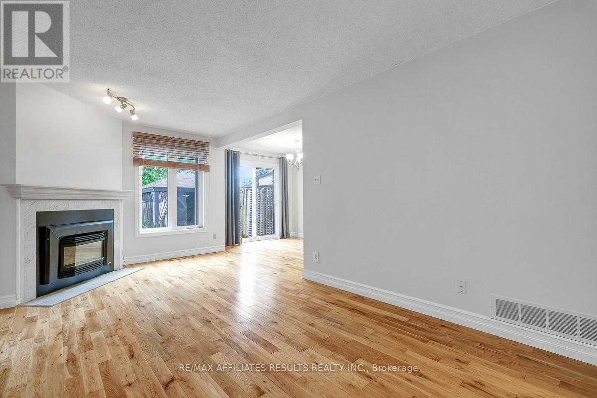 Photo 9 of 22 Hendrie Court, Ottawa ON