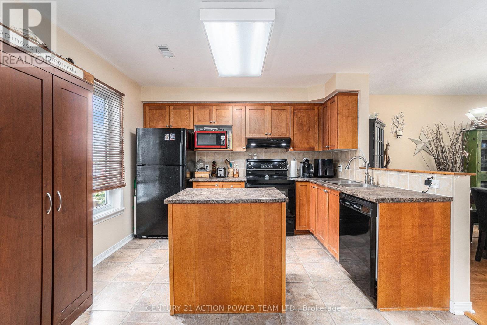 Photo 16 of 123 Gatestone Private, Ottawa ON