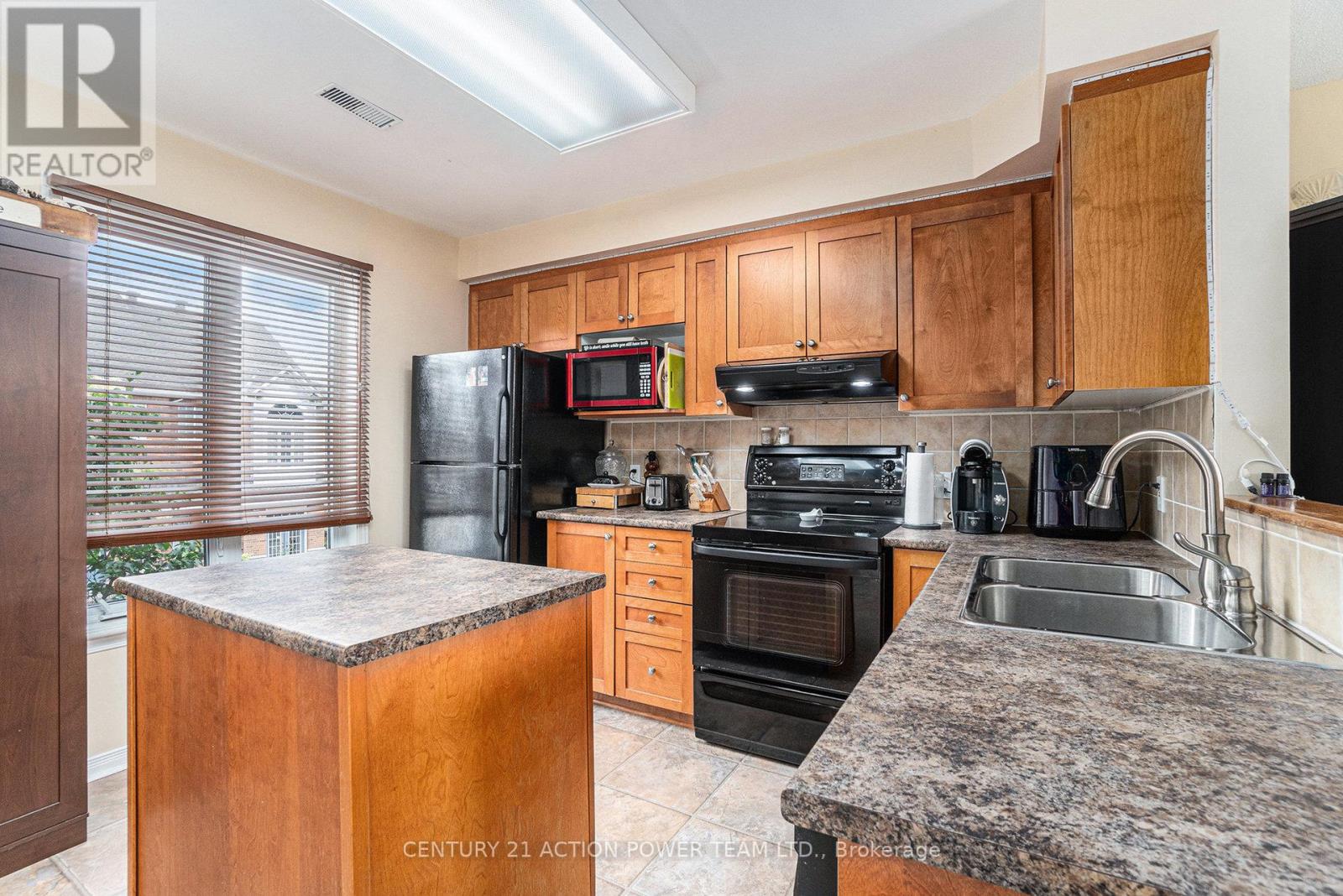 Photo 14 of 123 Gatestone Private, Ottawa ON