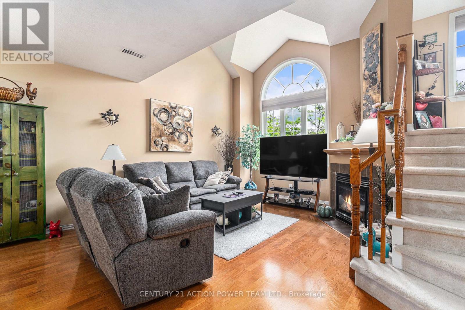 Photo 8 of 123 Gatestone Private, Ottawa ON