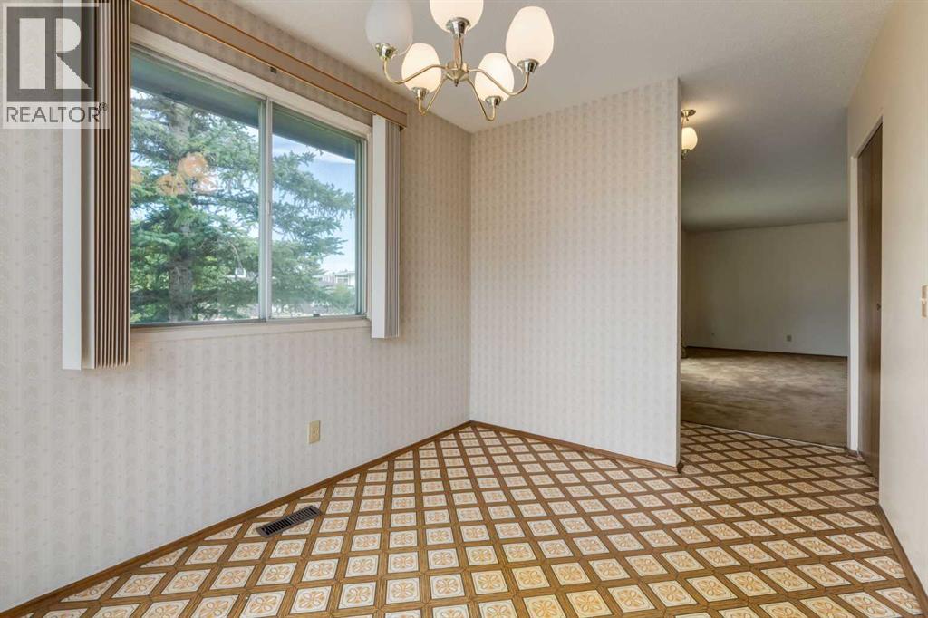 Photo 10 of 5960 Silver Ridge Drive Nw, Calgary AB