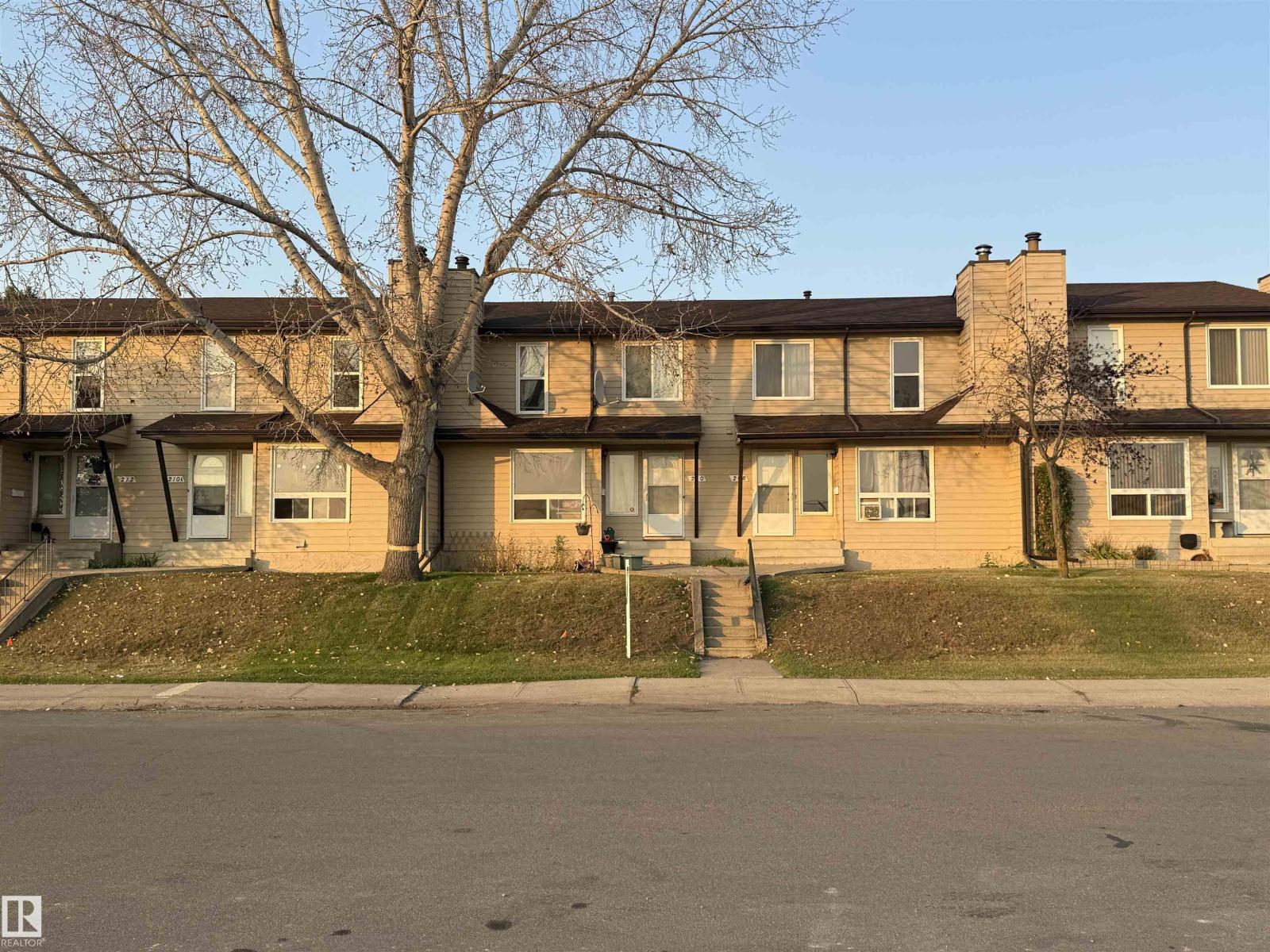 Photo 3 of 210 Warwick Rd Nw, Edmonton AB