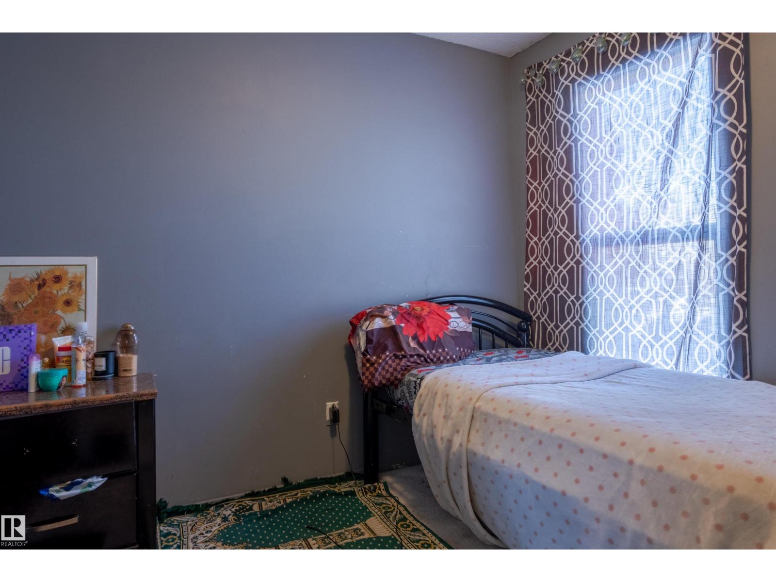 Photo 8 of 210 Warwick Rd Nw, Edmonton AB