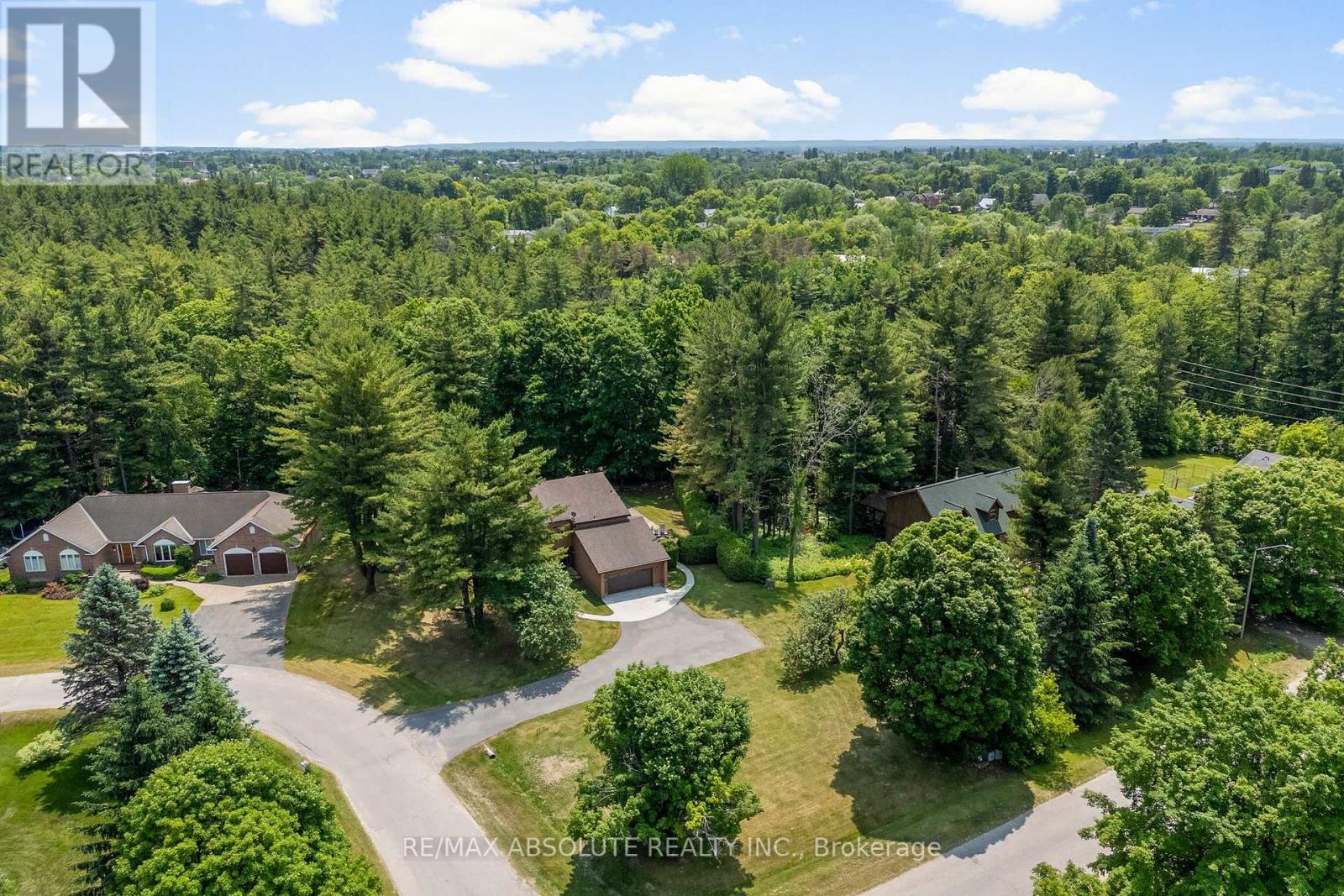 Photo 4 of 33 Old Orchard Lane, Mcnab Braeside ON