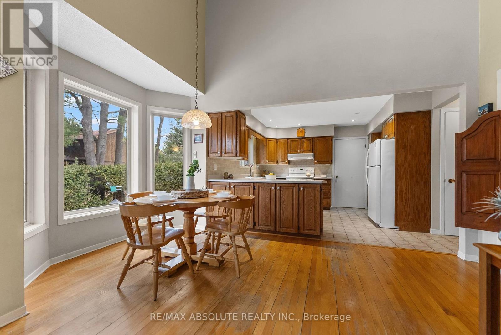 Photo 10 of 33 Old Orchard Lane, Mcnab Braeside ON