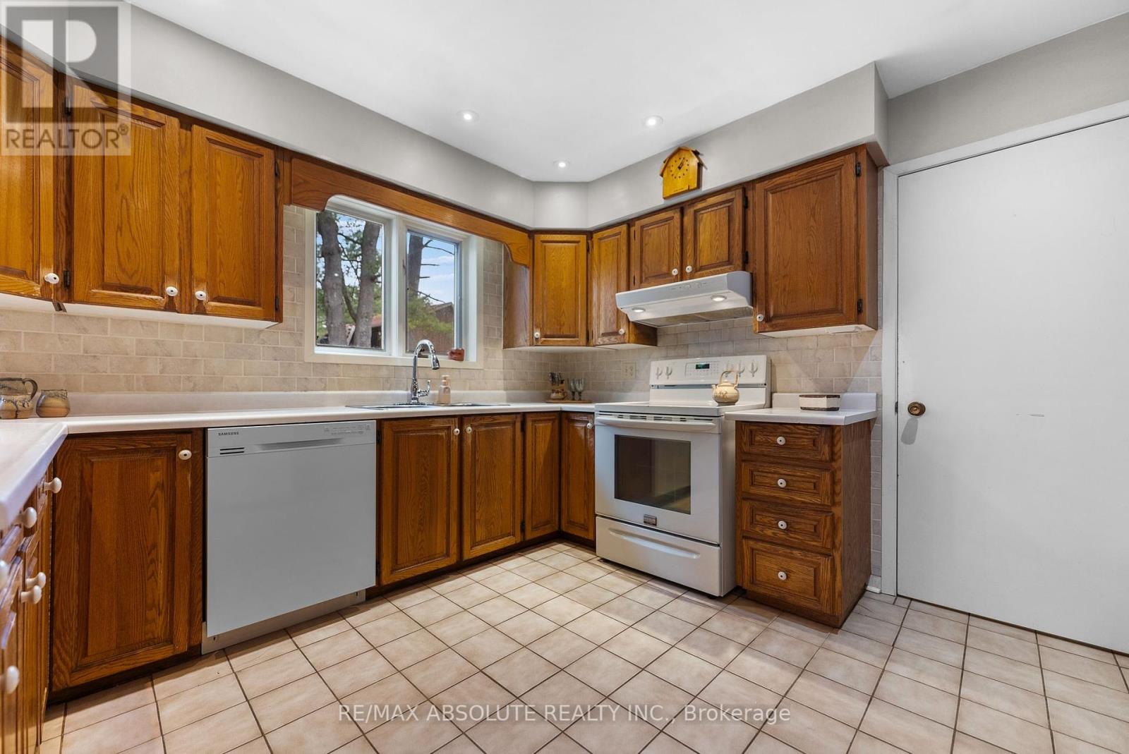 Photo 13 of 33 Old Orchard Lane, Mcnab Braeside ON