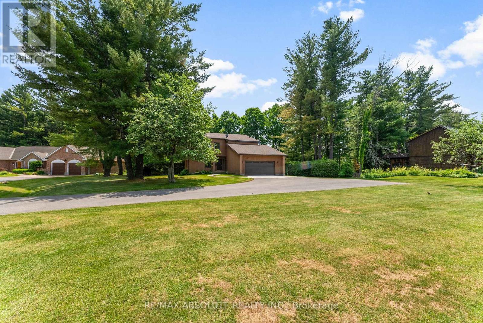 Photo 41 of 33 Old Orchard Lane, Mcnab Braeside ON