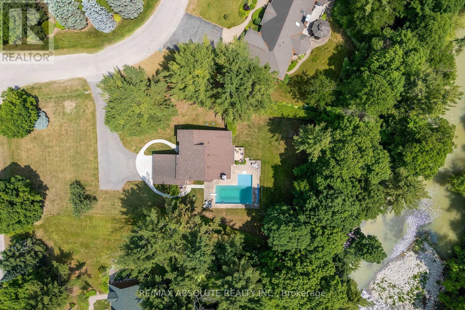 Photo 42 of 33 Old Orchard Lane, Mcnab Braeside ON