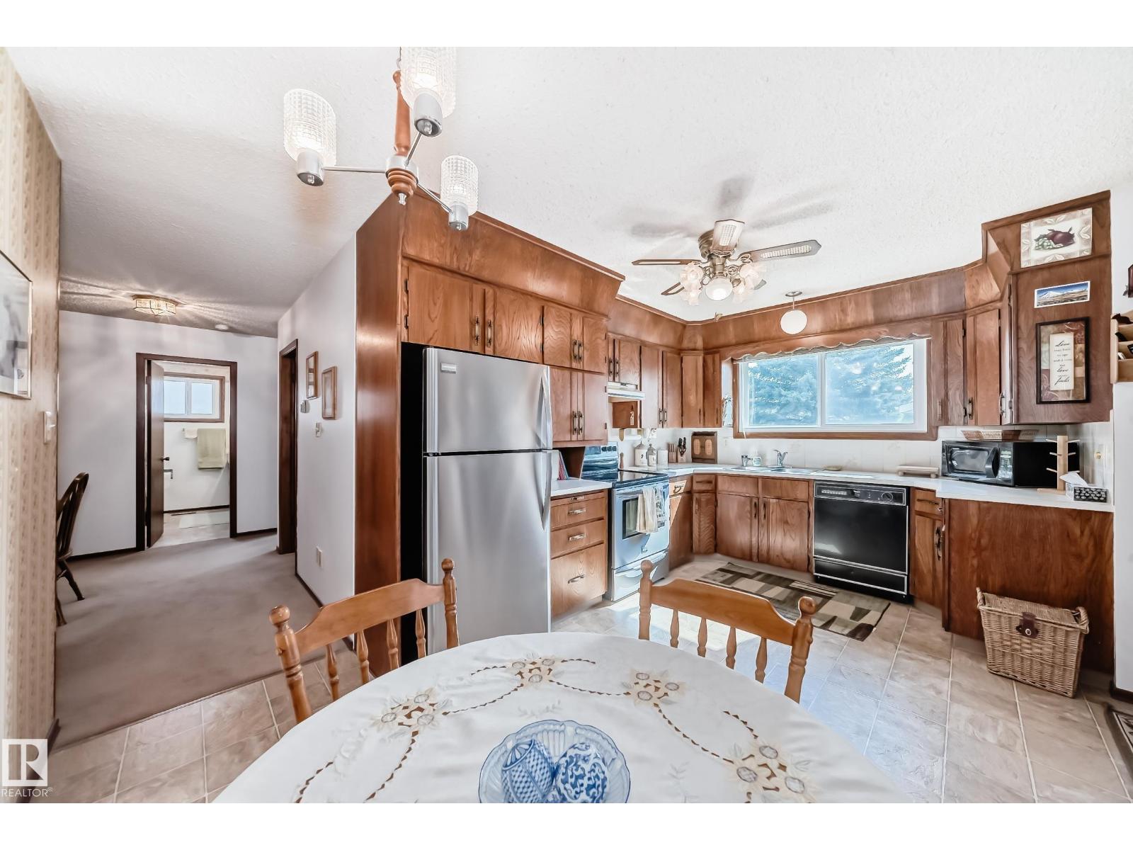 Photo 12 of 4311 40 A St, Leduc AB