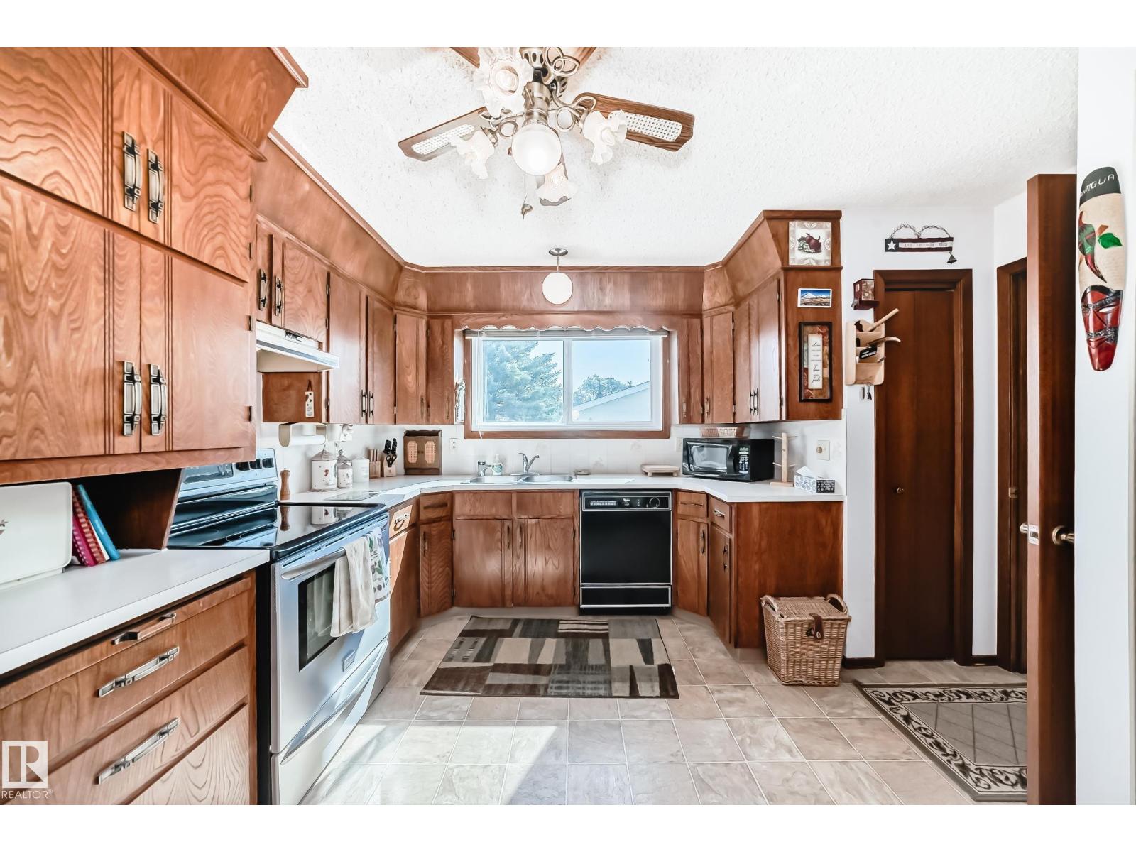 Photo 13 of 4311 40 A St, Leduc AB