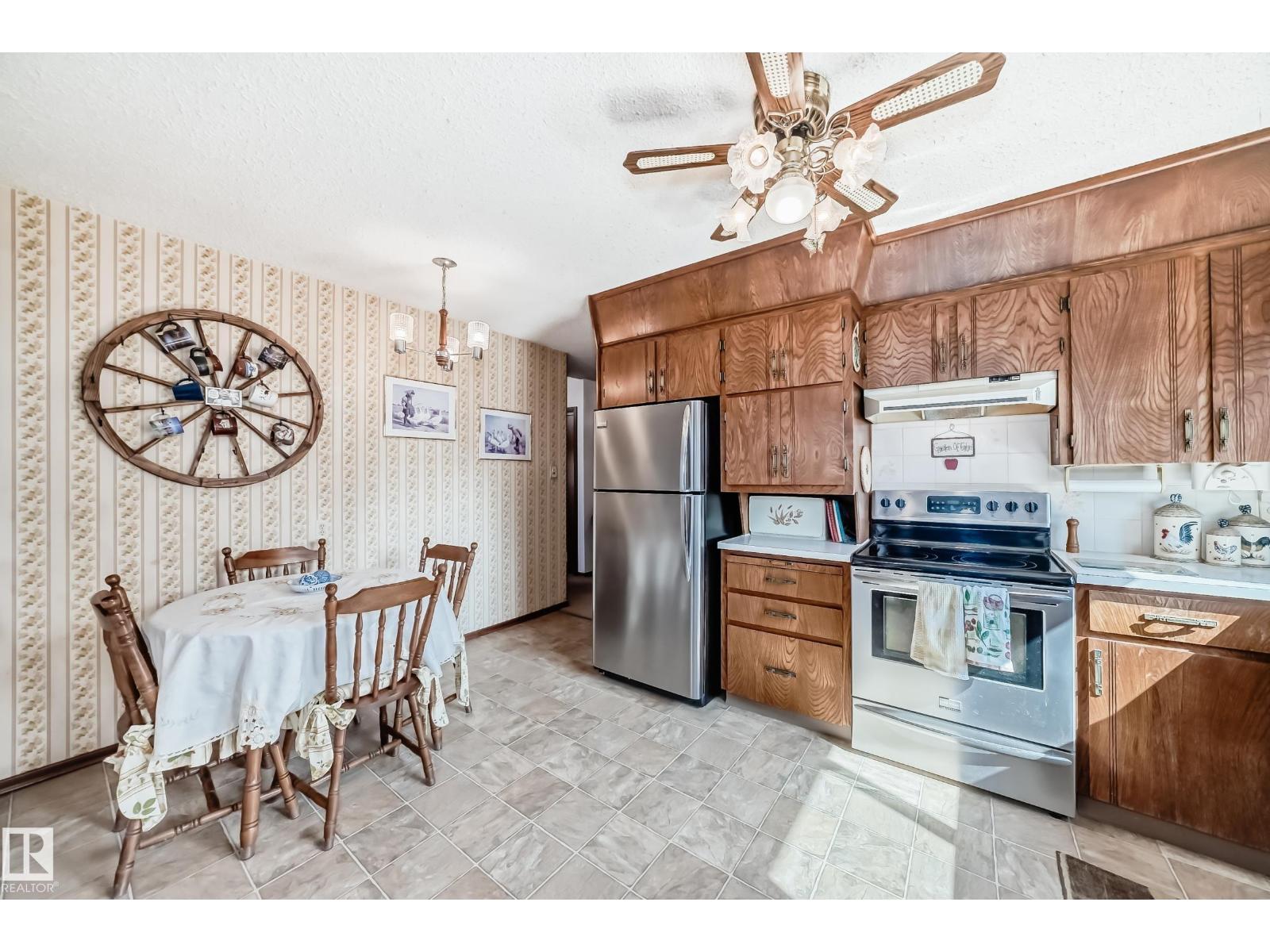 Photo 15 of 4311 40 A St, Leduc AB