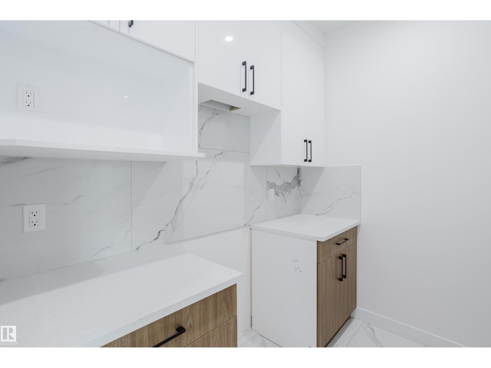 Photo 10 of 929 19 Av Nw, Edmonton AB