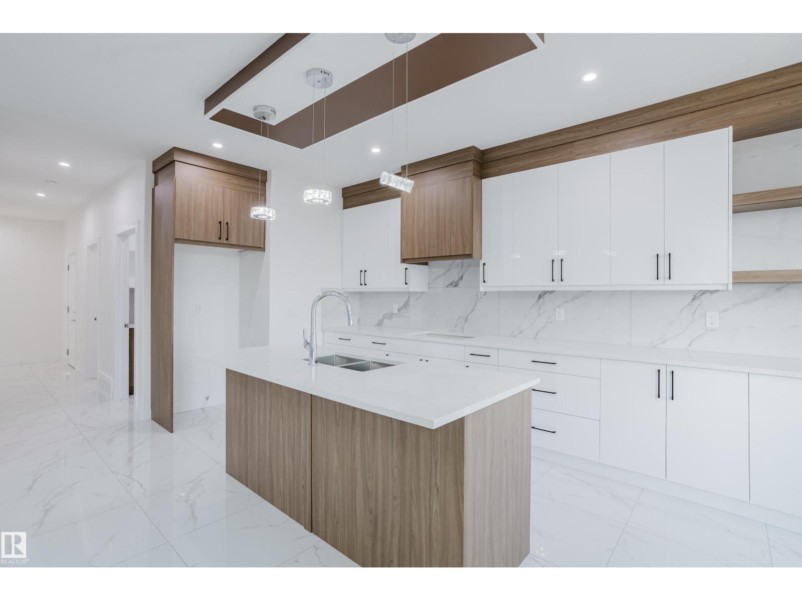 Photo 13 of 929 19 Av Nw, Edmonton AB