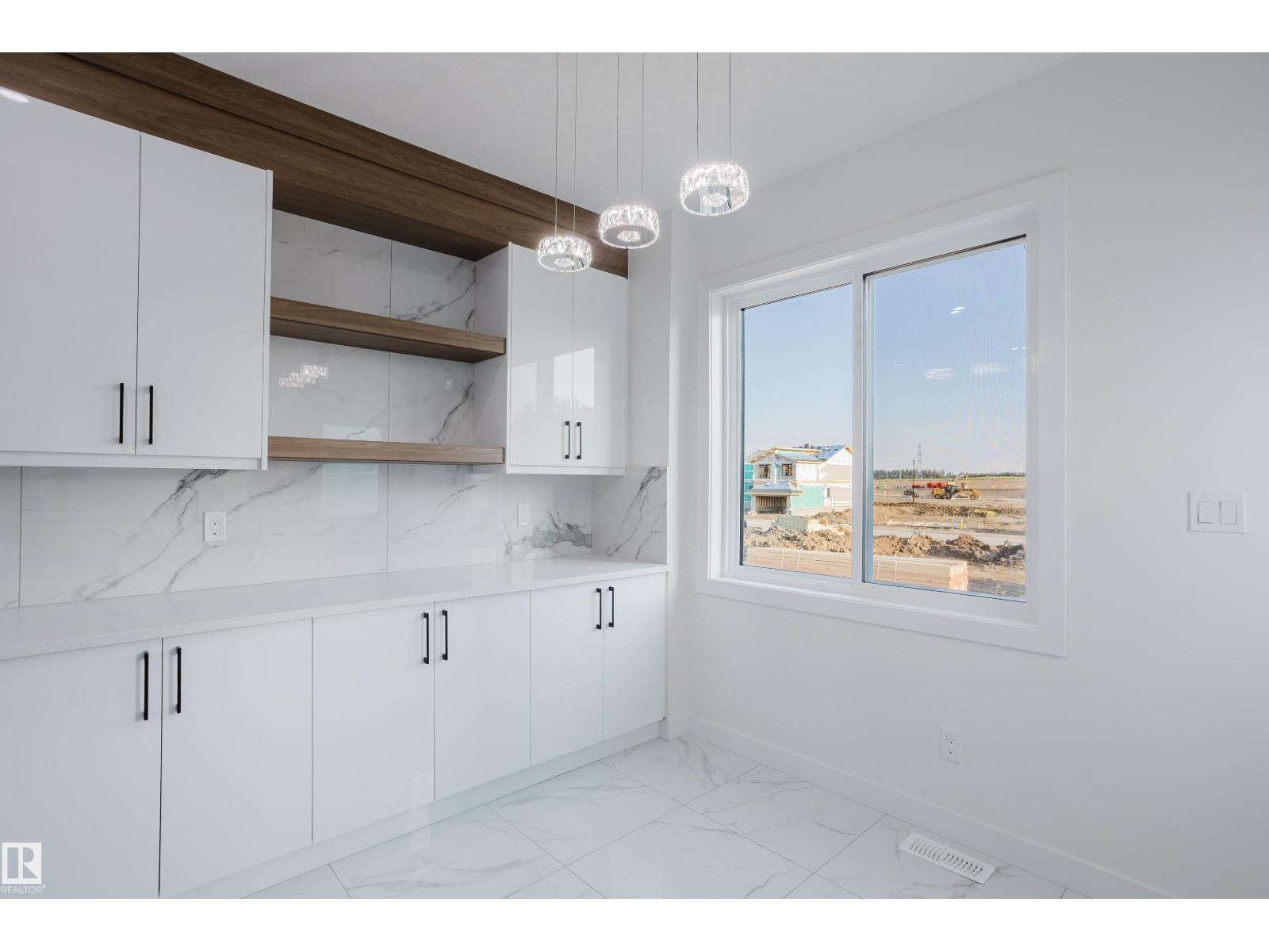 Photo 19 of 929 19 Av Nw, Edmonton AB