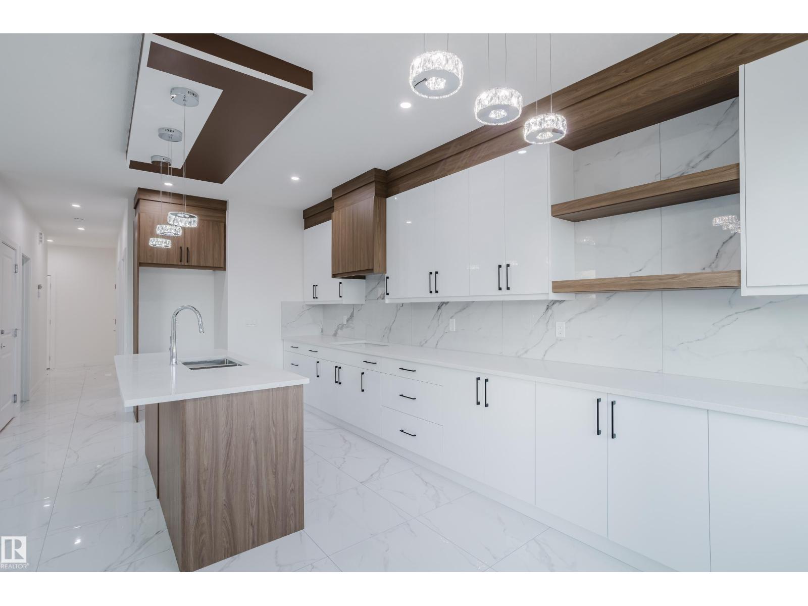 Photo 20 of 929 19 Av Nw, Edmonton AB