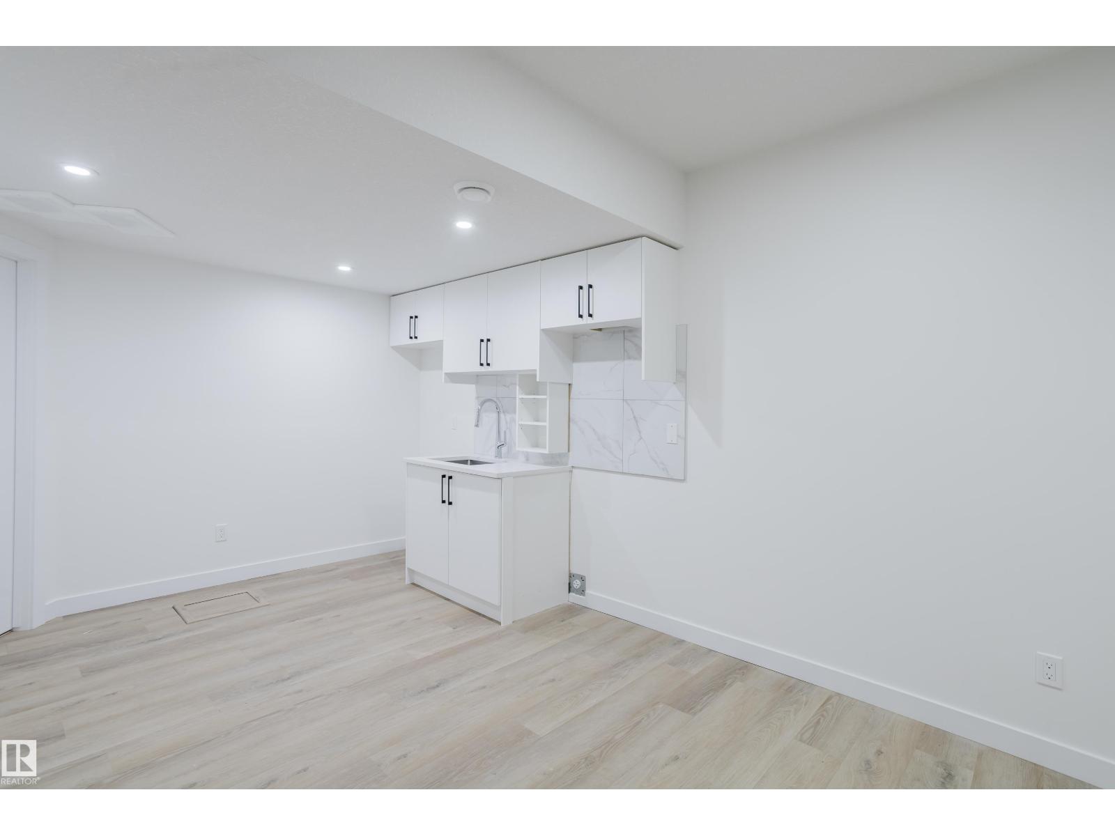 Photo 43 of 929 19 Av Nw, Edmonton AB