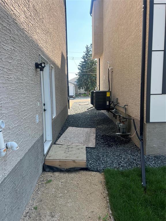 Photo 3 of 1116 Clarence Avenue, Winnipeg MB