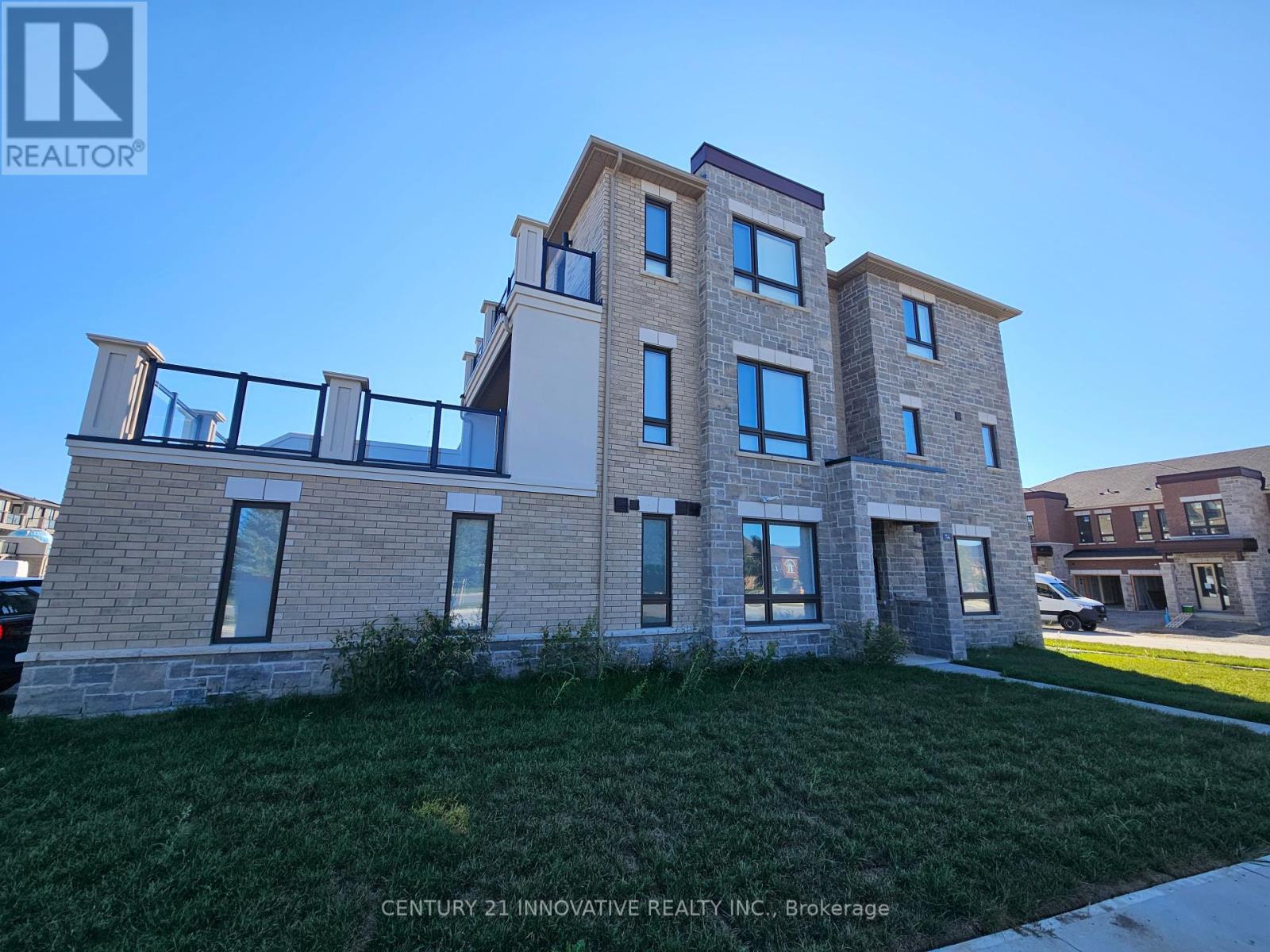 Photo 2 of 114 Robert Eaton Avenue, Markham ON