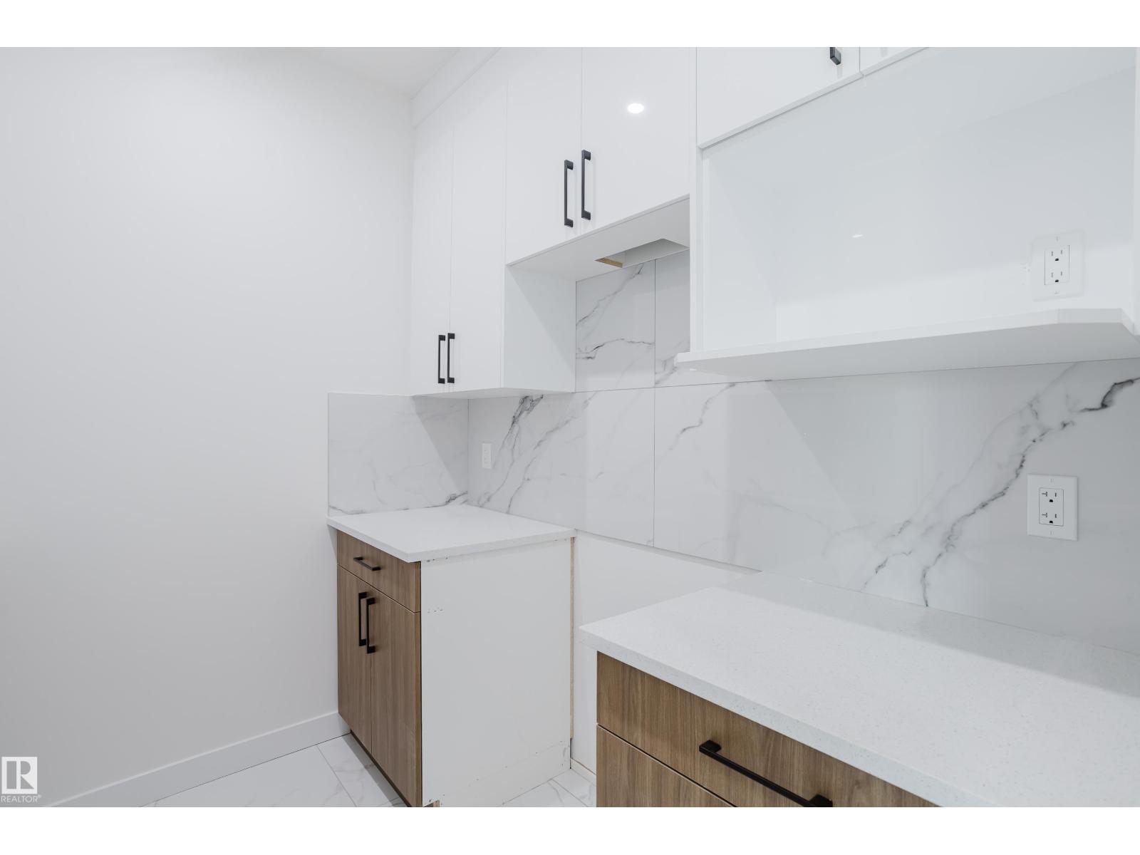 Photo 10 of 927 19 Av Nw, Edmonton AB
