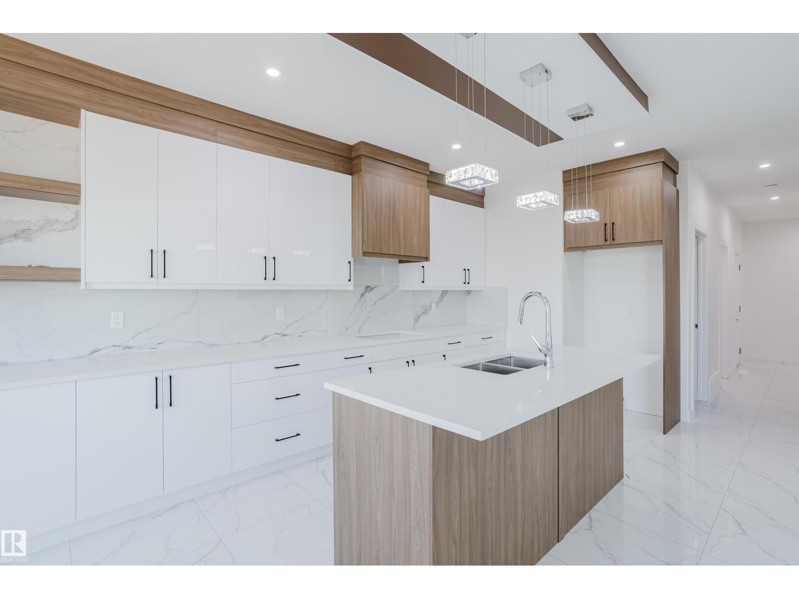 Photo 13 of 927 19 Av Nw, Edmonton AB