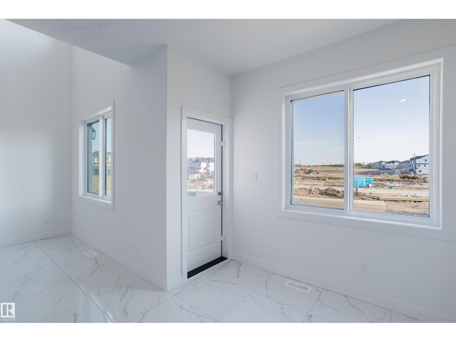 Photo 17 of 927 19 Av Nw, Edmonton AB