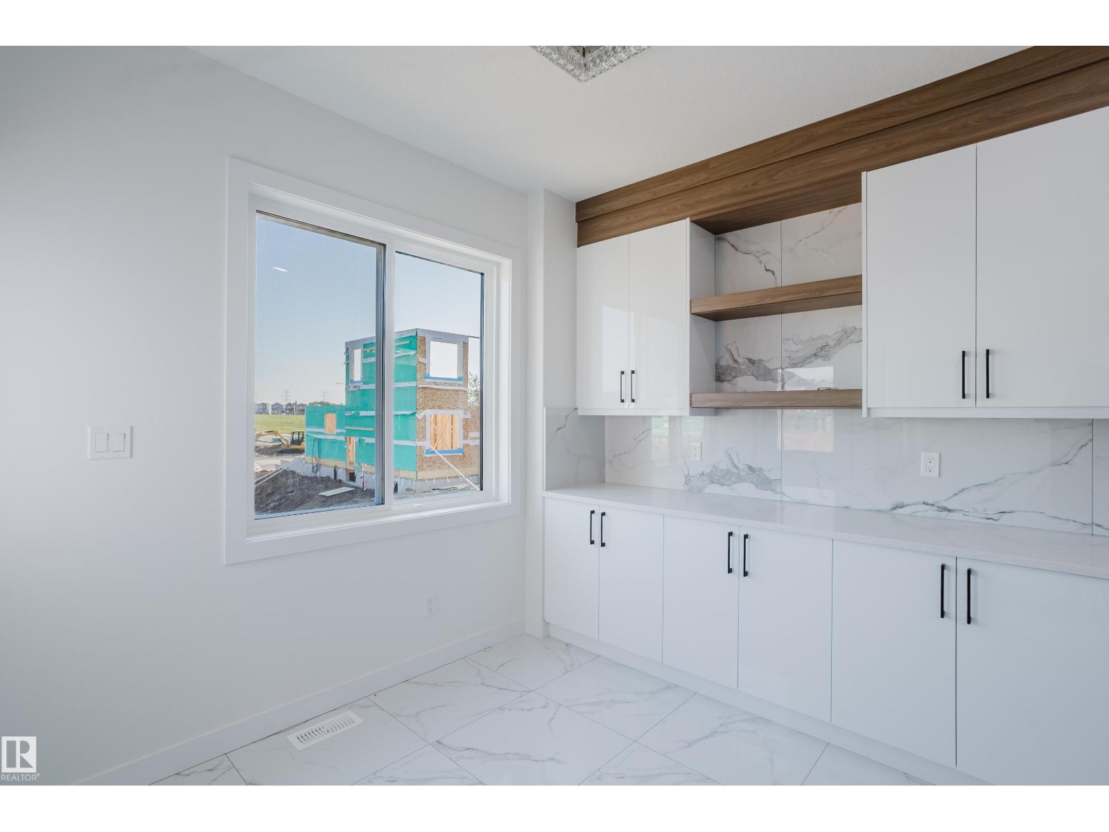 Photo 18 of 927 19 Av Nw, Edmonton AB