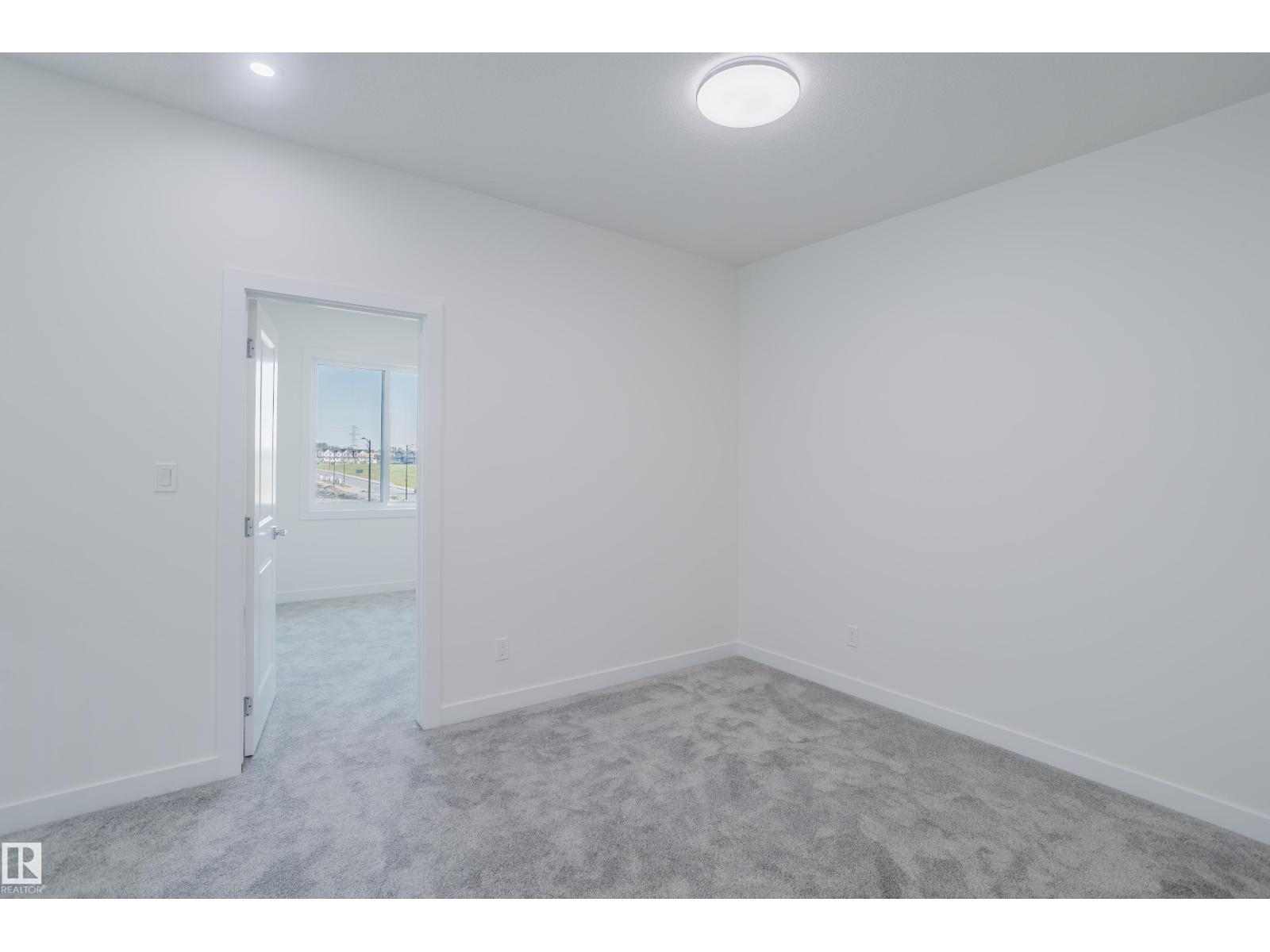 Photo 27 of 927 19 Av Nw, Edmonton AB