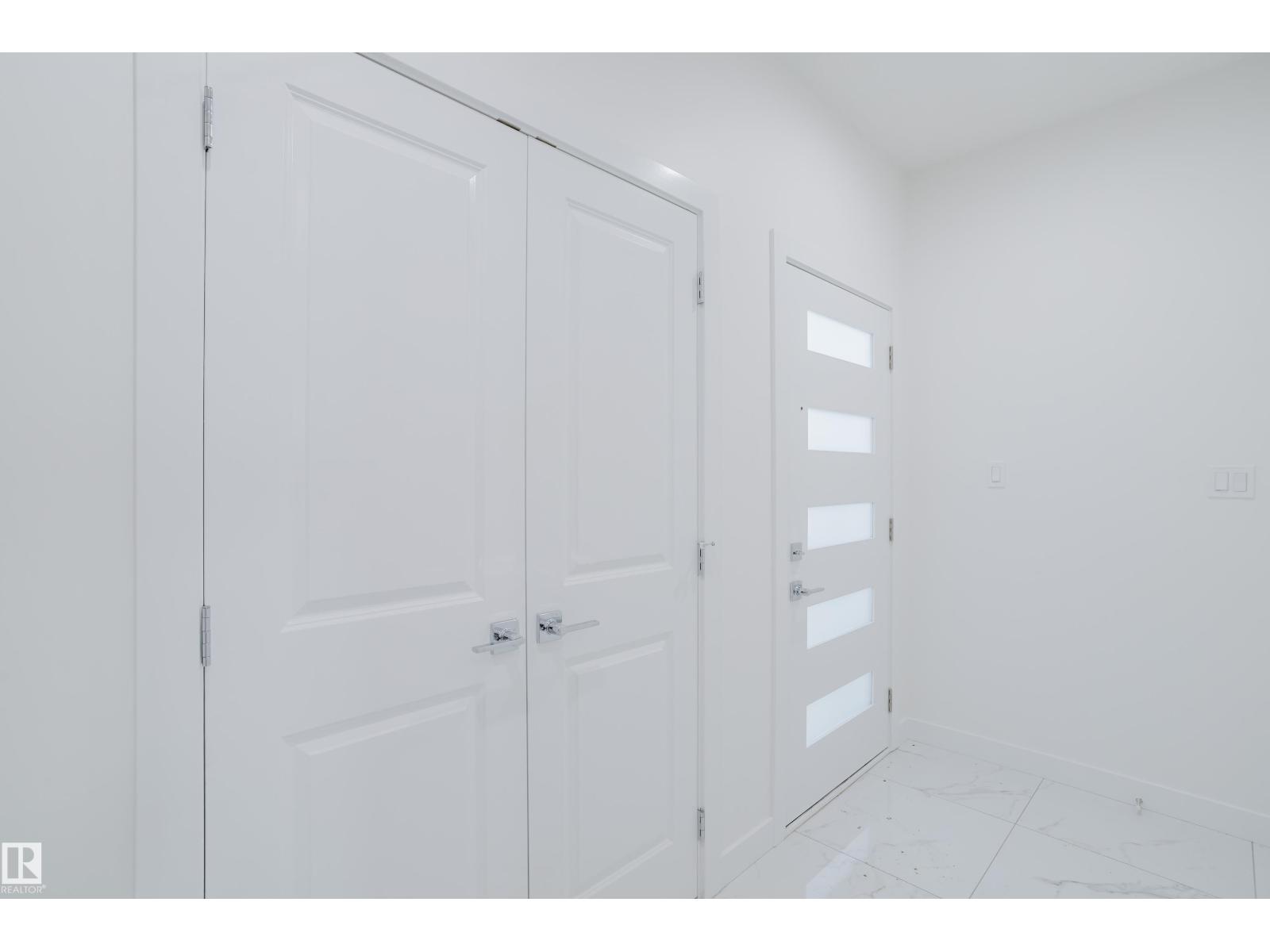 Photo 3 of 927 19 Av Nw, Edmonton AB