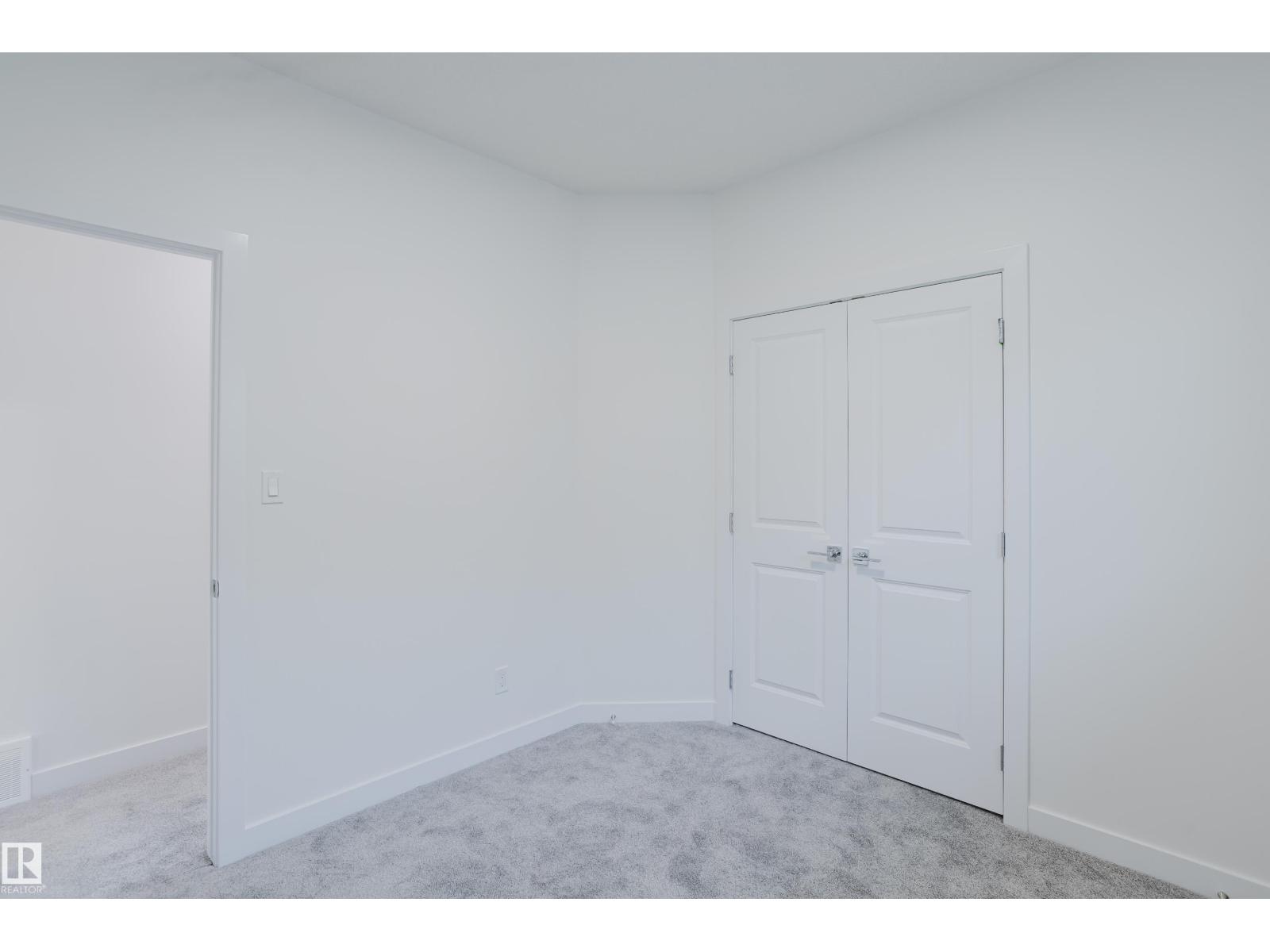 Photo 37 of 927 19 Av Nw, Edmonton AB