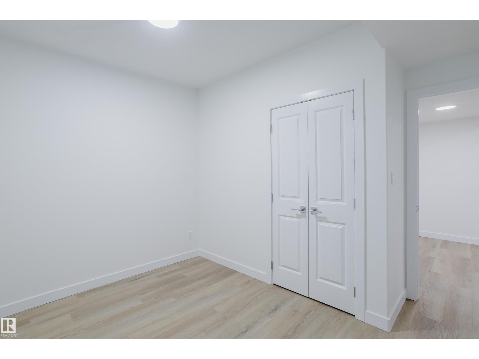 Photo 52 of 927 19 Av Nw, Edmonton AB